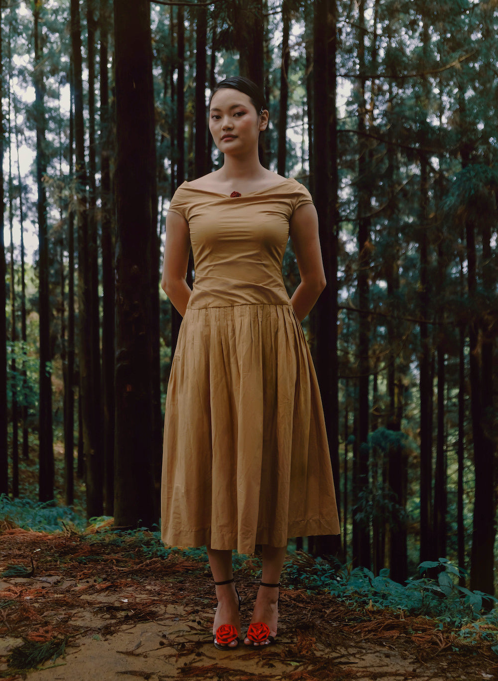 Pleated Midi dress (Caramel)